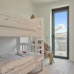 Unique With 4 Bedrooms Near The Beach! T100