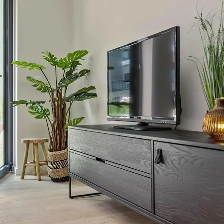 Unique With 4 Bedrooms Near The Beach! T100