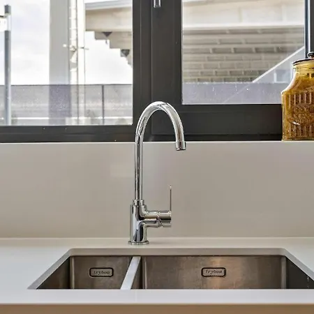 Unique With 4 Bedrooms Near The Beach! T100 Сasa de vacaciones Ostende