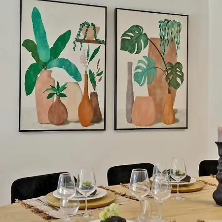 Semesterbostad Unique With 4 Bedrooms Near The Beach! T100 *