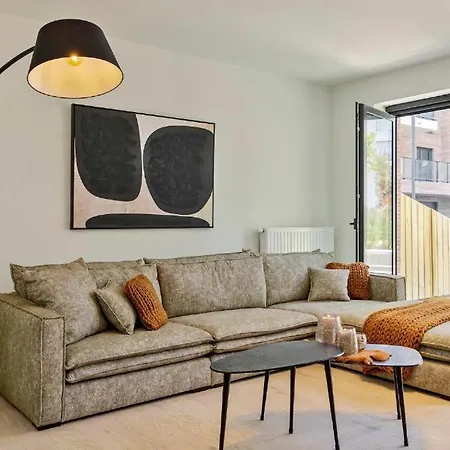 Unique With 4 Bedrooms Near The Beach! T100 Semesterbostad