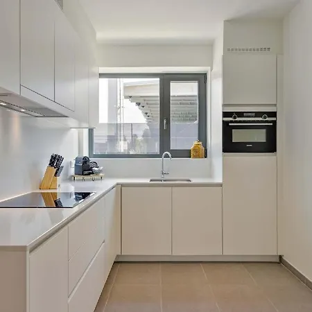 Unique With 4 Bedrooms Near The Beach! T100 *